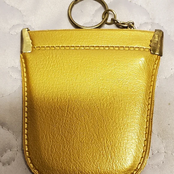 Vintage Tip And Bobs Coin Purse Waukesha WI Key Chain - Picture 2 of 3